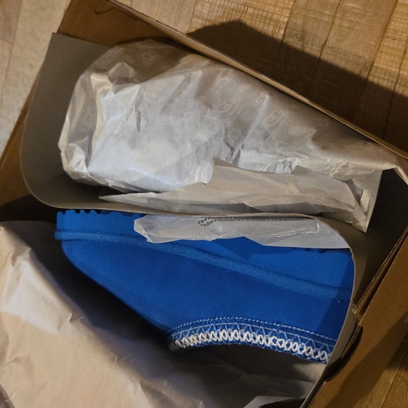 UGG TASMAN size 7 - Picture 6 of 6